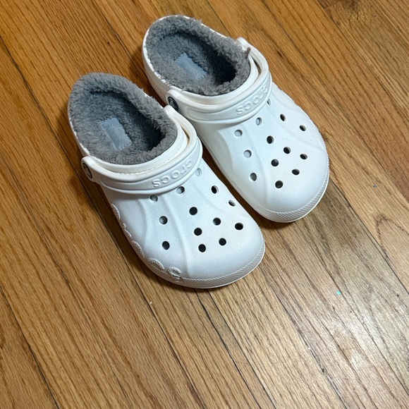 CROCS Shoes - CROCS NWOT White with Gray Fleece Lining